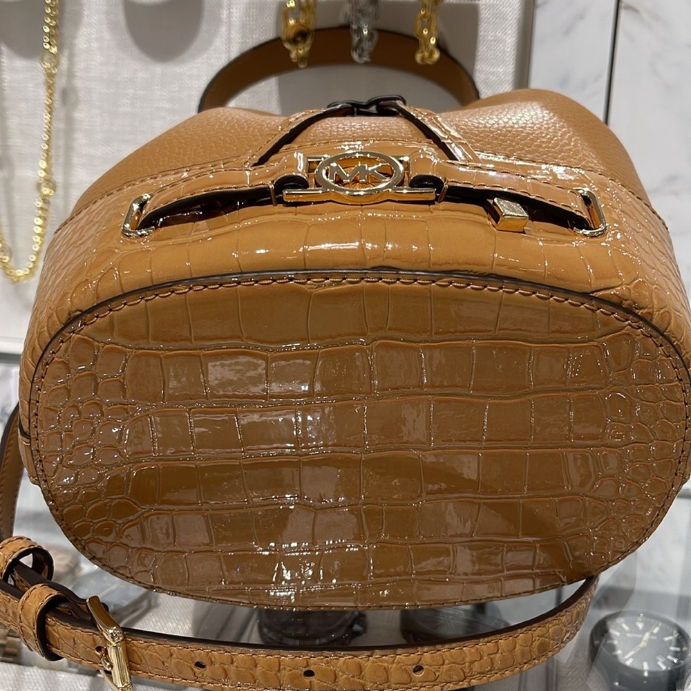 MICHAEL KORS Reed Medium Pebbled Leather Belted Bucket Messenger Satchel Crossb - Picture 7 of 16